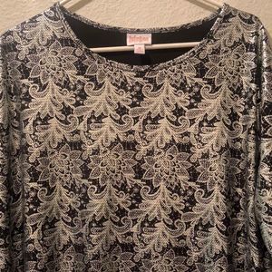 Lularoe Elegant Irma Black Metallic Silver High low top blouse size Medium